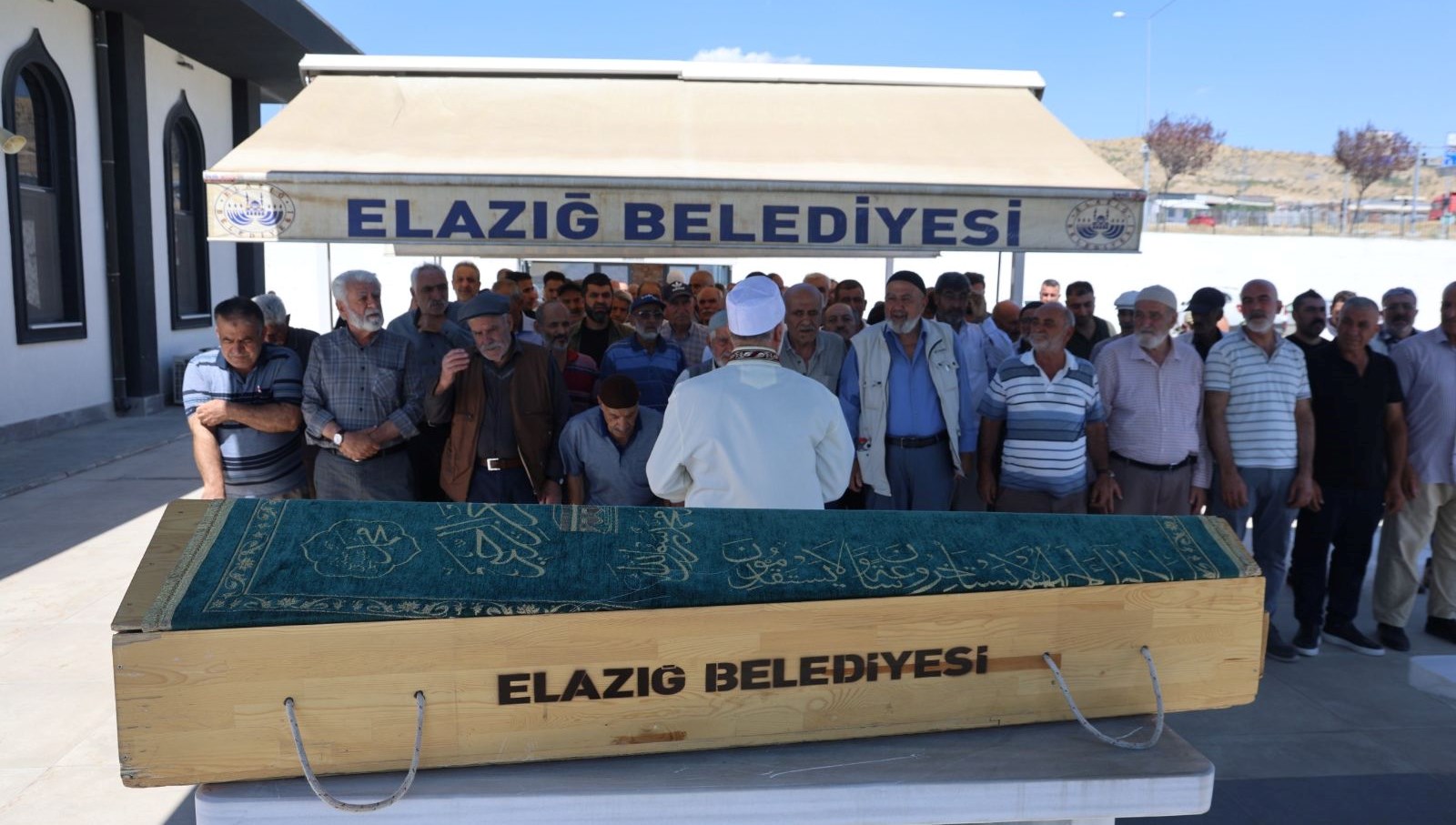 emekli maasini cekmeye cikmisti yarim saat icinde 2 otomobilin carptigi adam hayatini kaybetti LU4IuZP7