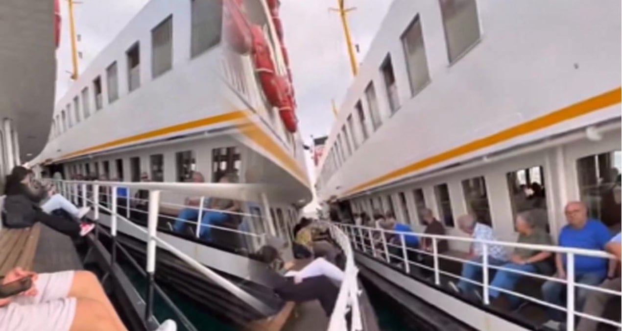 istanbul bogazinda korku dolu anlar vapurlar neredeyse ic ice girdi 7k43zkCF