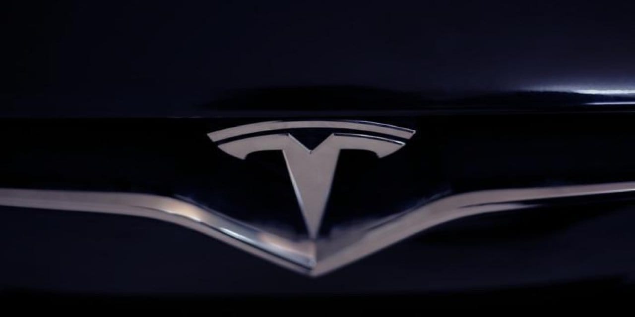 tesla yenilgiyi kabul etti arabalarindan neleri kaldiriyor vrANym2a
