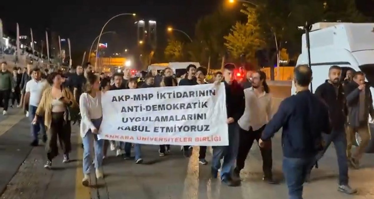 universite ogrencilerinden chp istanbul il baskanligina kayyum protestosu QFuJwewt