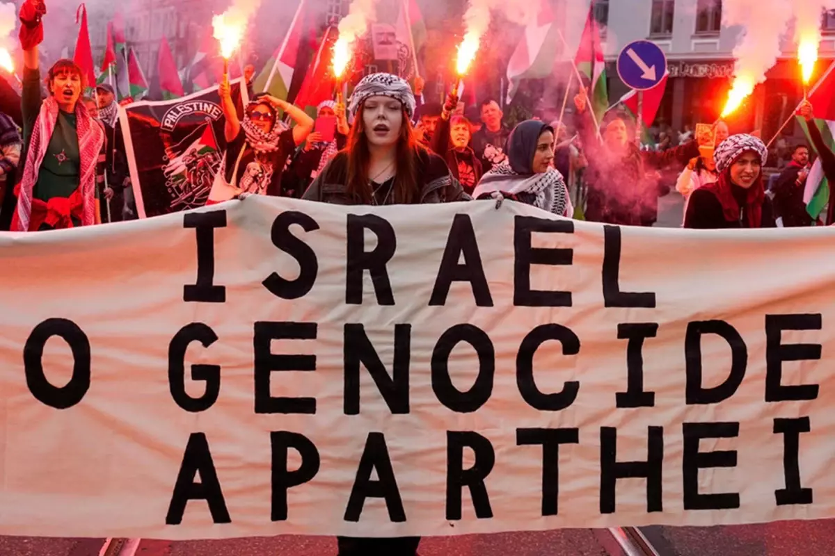 binler sokaga indi norvecten israil maci oncesi filistine destek yuruyusu 7AxLX6T3