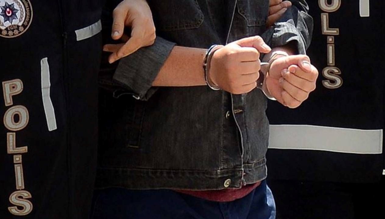 eski esine ve yanindaki kisiye bicakla saldirdi UHZwF5aJ