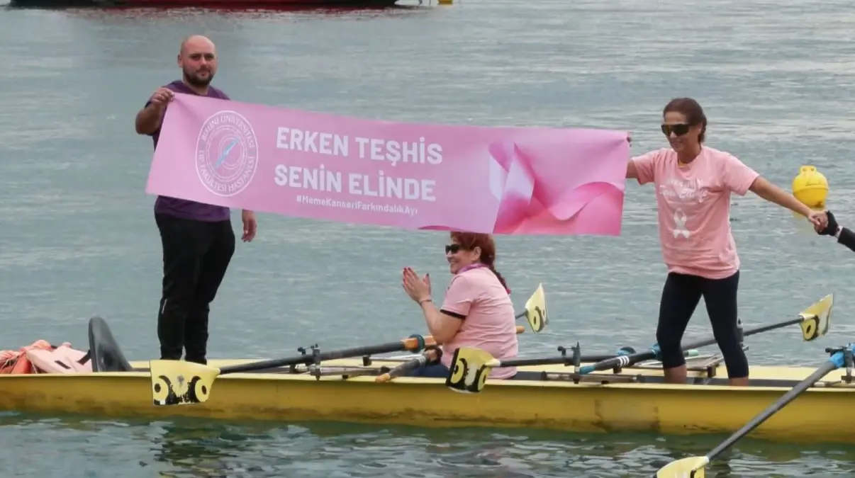 kadikoyde meme kanseri farkindaligi icin kurek etkinligi duzenlendi rQD4GyuM.jpg